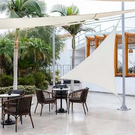 Üdülőközpont Eden Roc 5*